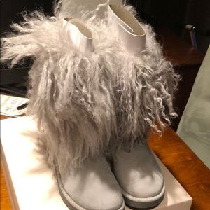 Brand new Lida gray Uggs boots never worn size 8.